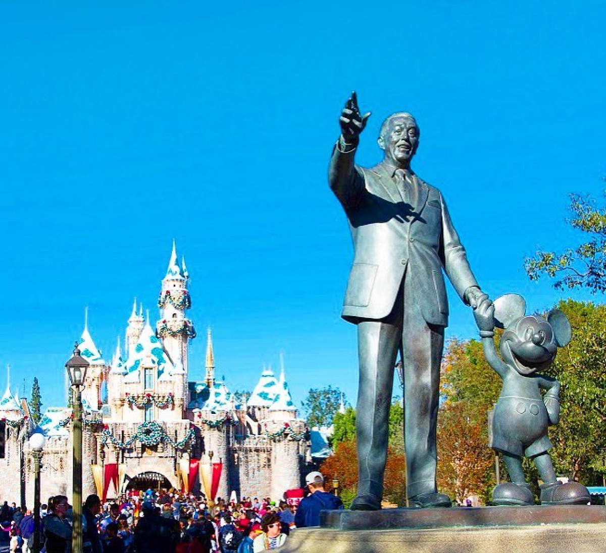 ディズニーランドホテル限定　銅像ミッキー　ミニー　ティンカーベル　ウォルト ディズニーランドホテル ミッキーとティンカーベル | フーさんの