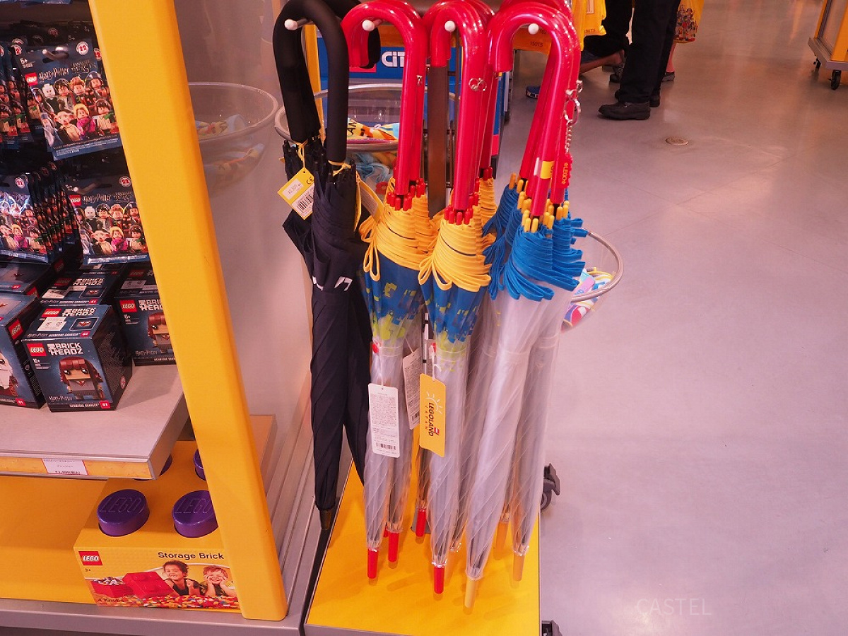 レゴランド内のショップでは傘も販売しています！