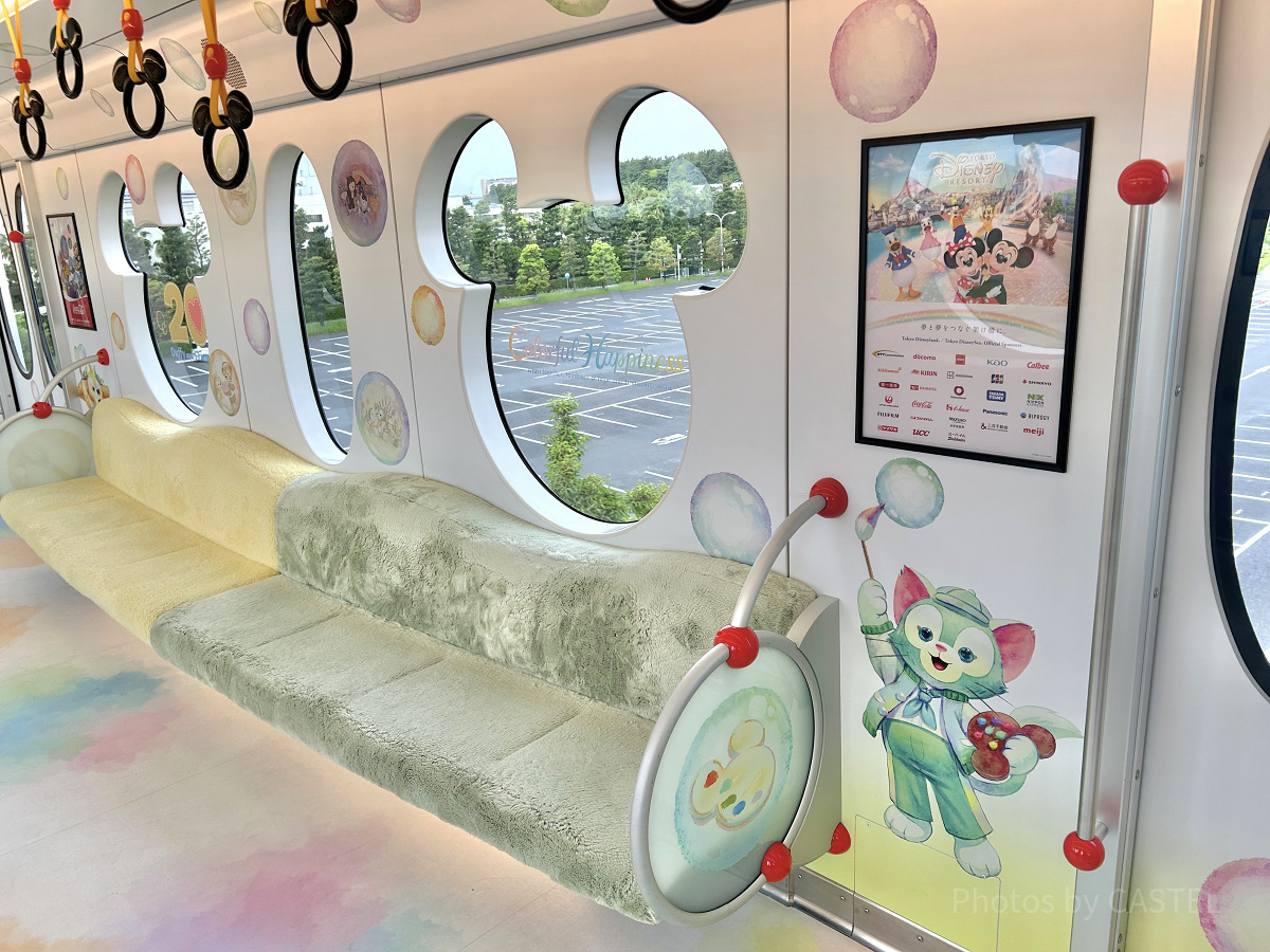 座席の側面には、それぞれのキャラクターを連想させるモチーフも（カラフルハピネスライナー）