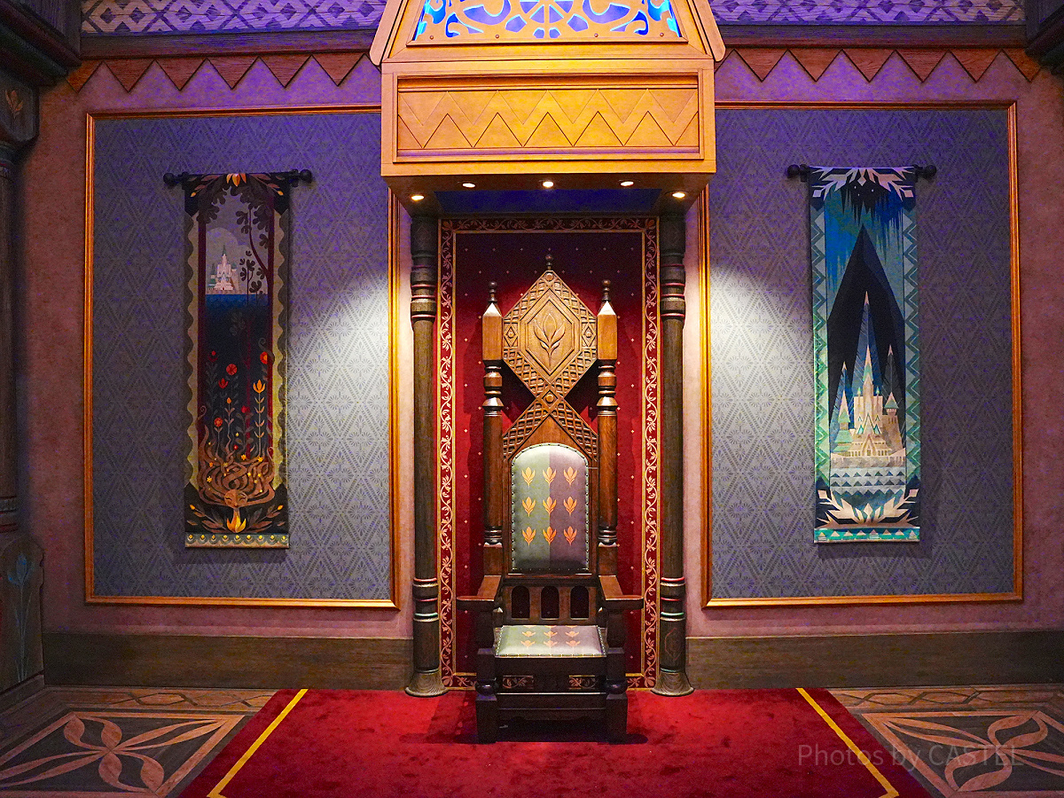 大広間エリアにある玉座