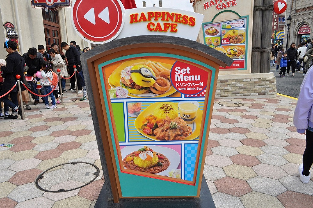 USJ「ハピネスカフェ」メニュー看板