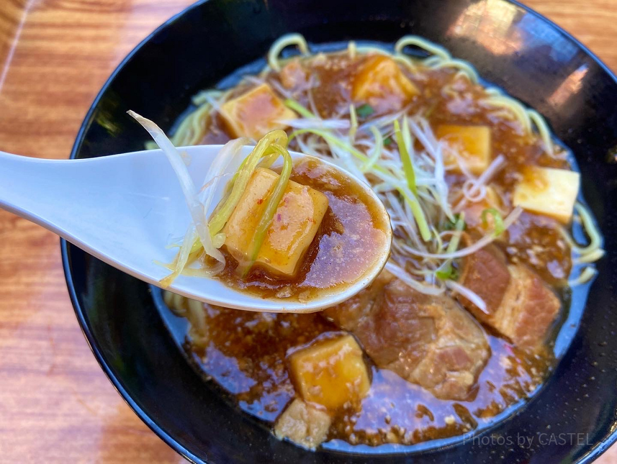 ボイジャーセットの豚角煮とマーボー豆腐のあんかけ麺| キャステル