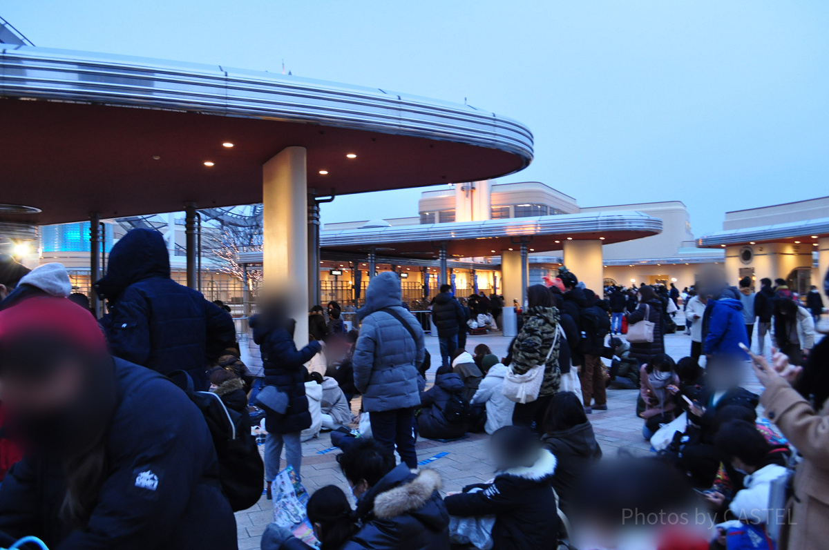 USJ開園前の待ち列