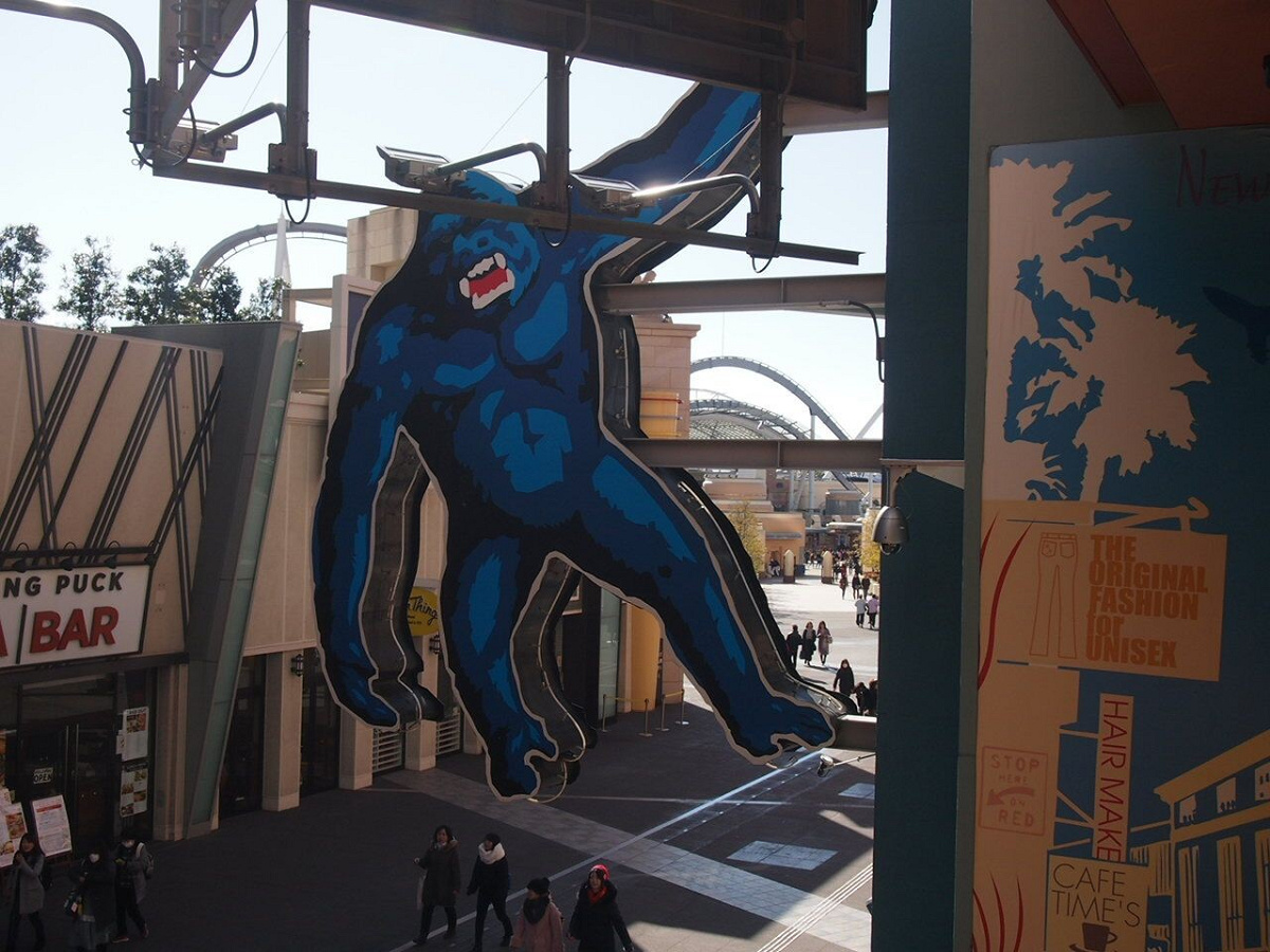 大きなゴリラが目印 キャステル Castel ディズニー情報