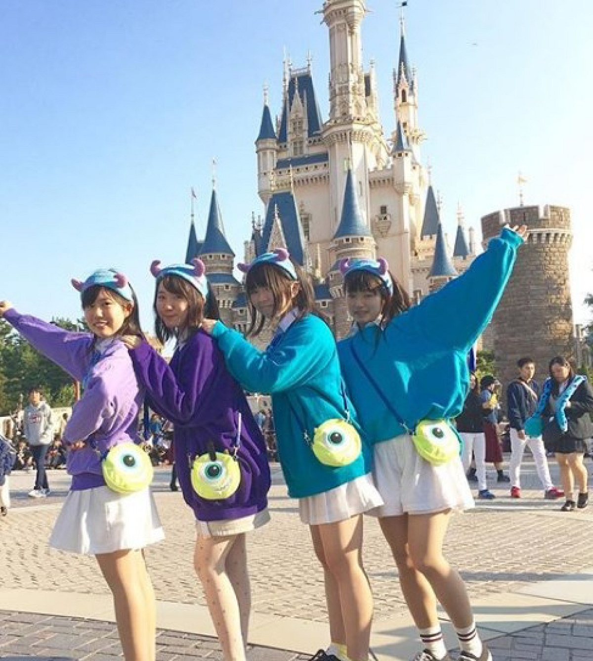 ヴィヴィッドなカラーが目を引くモンスターズインクのコーデ キャステル Castel ディズニー情報 ヴィヴィッドなカラーが目を引くモンスターズインクのコーデ キャステル Castel ディズニー情報