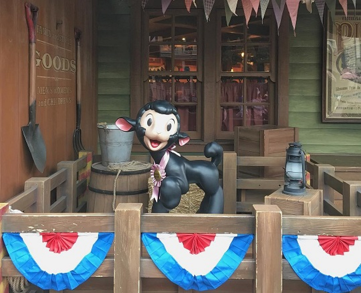 ダニーが目印 キャステル Castel ディズニー情報