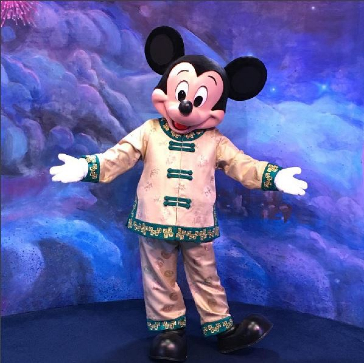 気になるミッキーの顔 キャステル Castel ディズニー情報