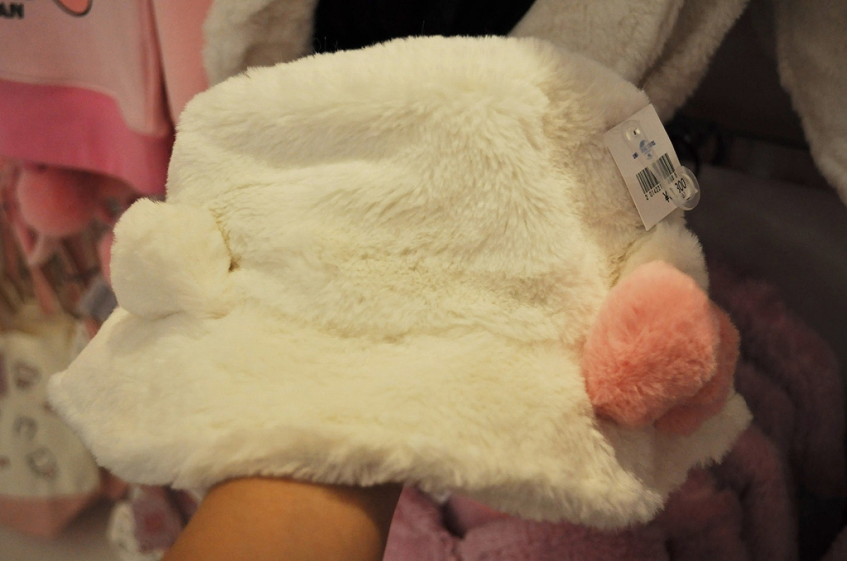 ハローキティの猫耳付きボアハット キャステル Castel ディズニー情報