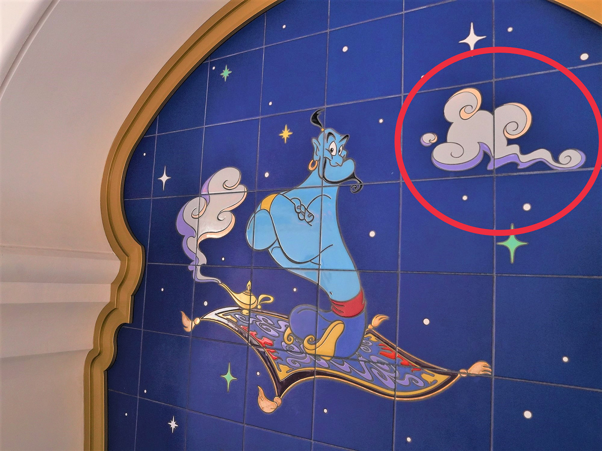 ジャスミンのフライングカーペットのスタンバイ列の隠れミッキー キャステル CASTEL ディズニー情報