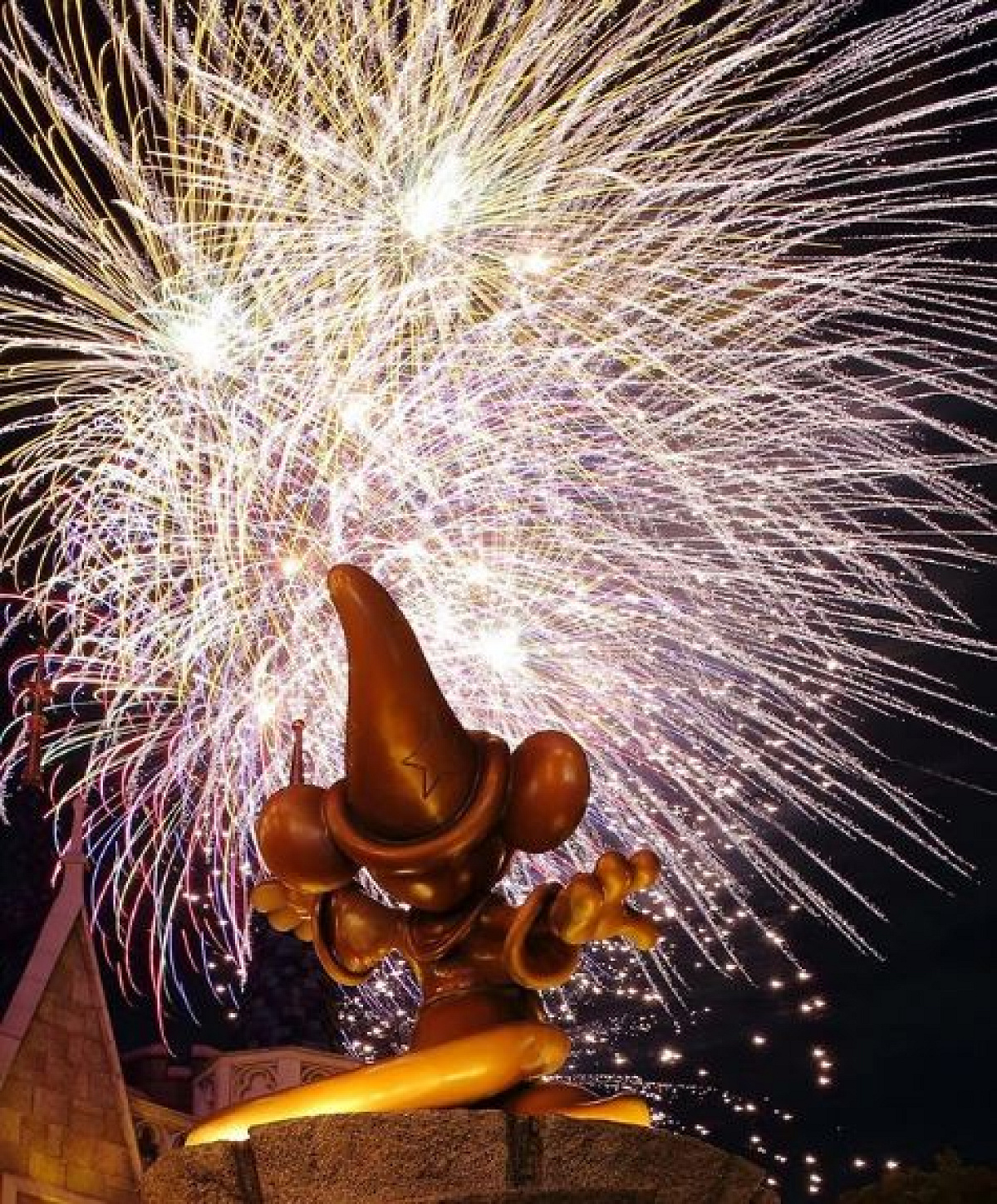 ミッキーが花火を咲かせている キャステル Castel ディズニー情報