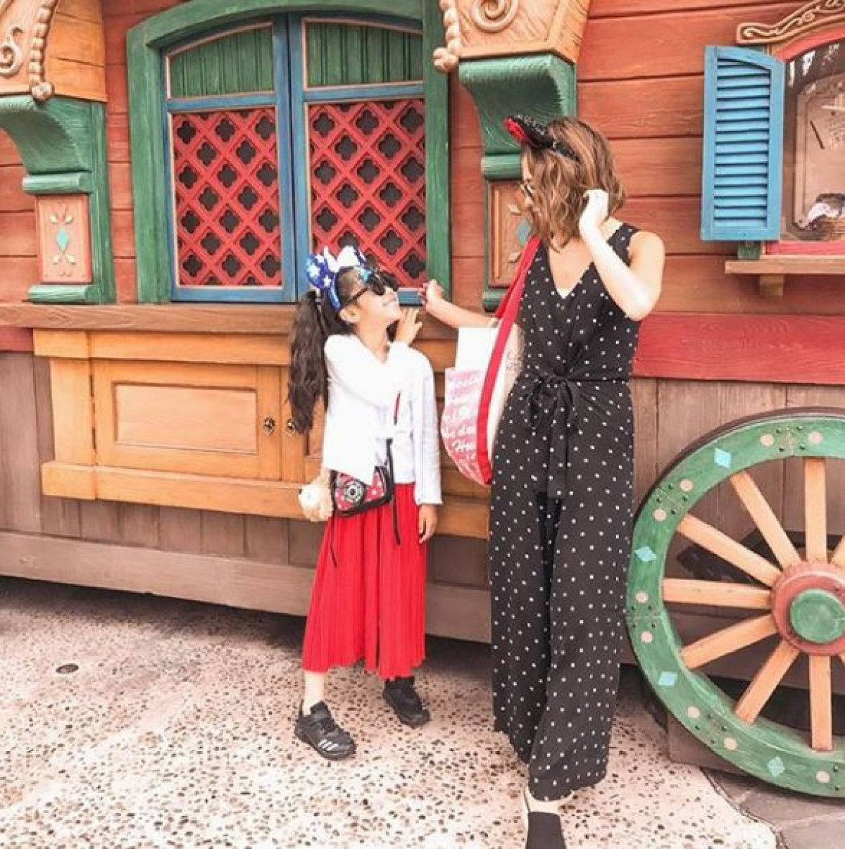 ミニーカチューシャ 赤黒コーデ キャステル Castel ディズニー情報 ミニーカチューシャ 赤黒コーデ キャステル Castel ディズニー情報