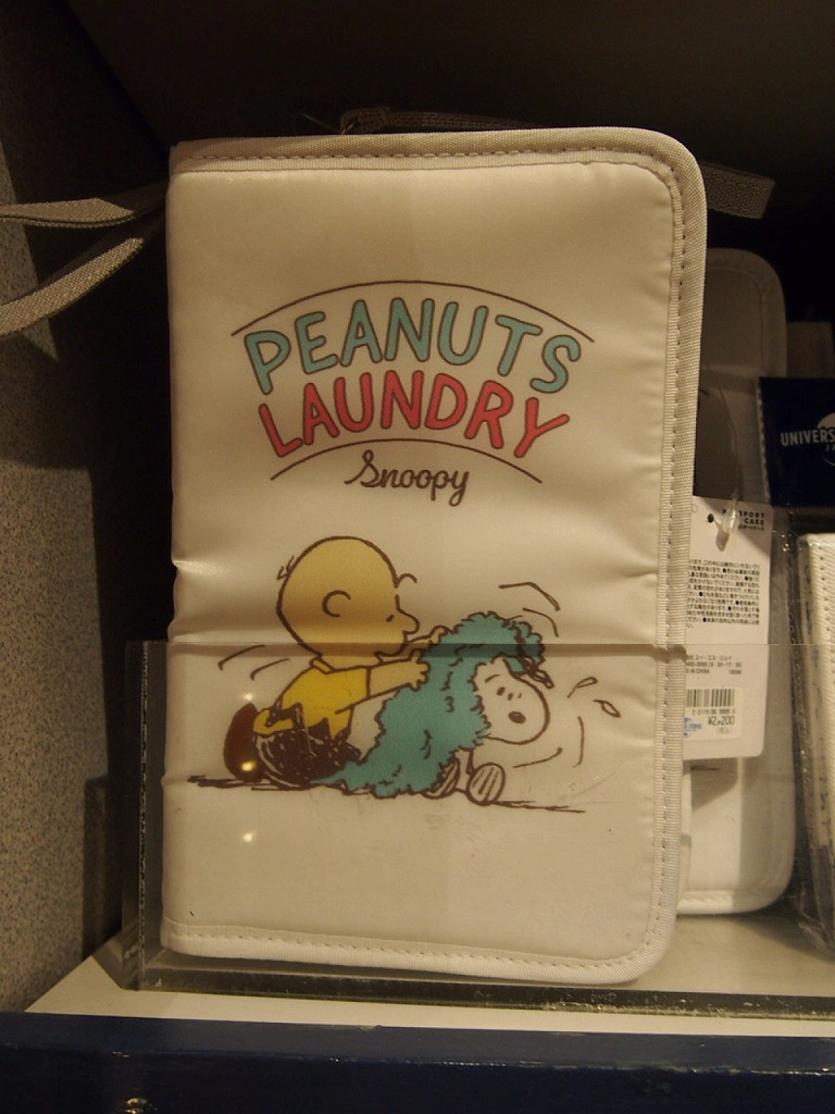 PEANUTS LAUNDRY（ピーナッツ・ランドリー）のパスポートケース キャステル CASTEL ディズニー情報