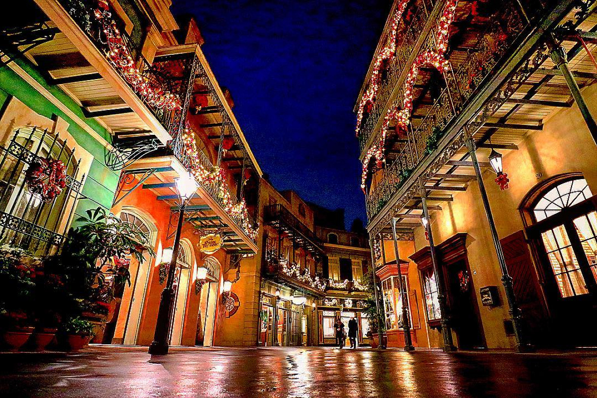 ロイヤルストリートは穴場的な夜景スポット キャステル Castel ディズニー情報