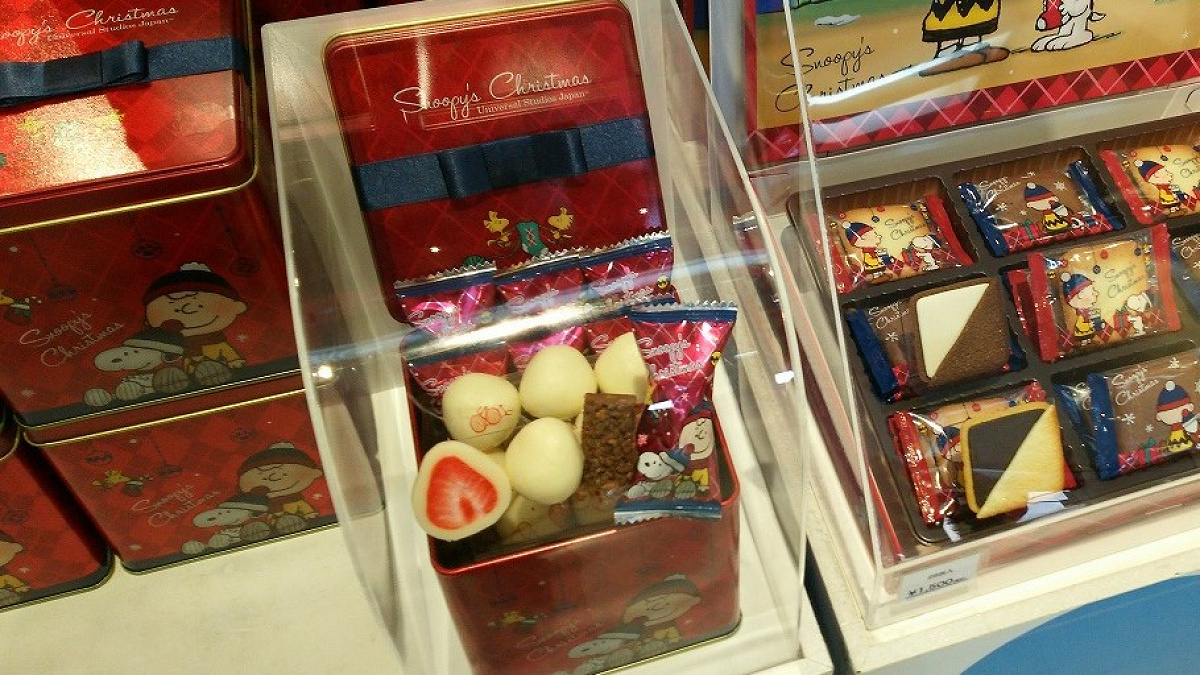 スヌーピーのクリスマス限定チョコアソートはパッケージにリボンが（2018年）