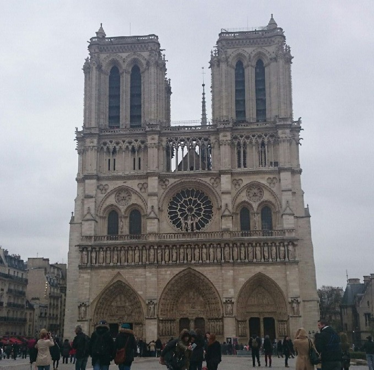 ノートルダムの鐘のあらすじ キャステル CASTEL ディズニー情報