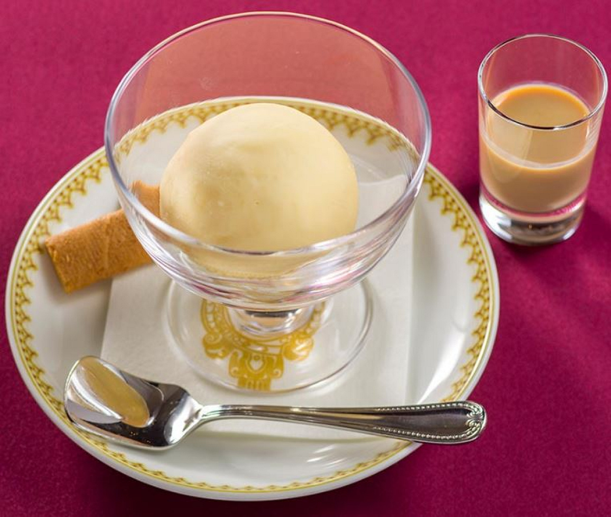 バニラアイスクリーム ベイリーズ添え キャステル CASTEL ディズニー情報