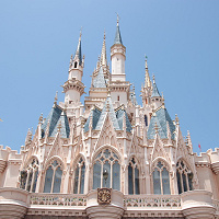 【必見】ディズニーランドは2026年で何周年？TDLの歴史を振り返ろう！次のビッグアニバーサリーイヤーも！