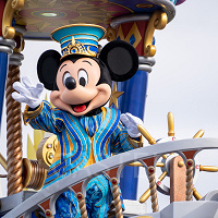 【完全版】ミッキー「誕生日」のイベント・混雑・お祝い方法！プレゼントはOK？年齢は何歳？