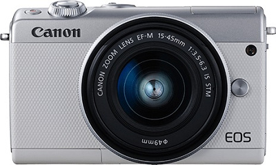 Canon EOS M10はコンパクトでおすすめ。 カラフルな着せ替えもできるので、グリーティングやパレードで目立つこと間違いなし。