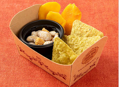 アソーテッドスナック（カシューナッツ＆チーズクルトン、ドライマンゴー、コーンチップス）