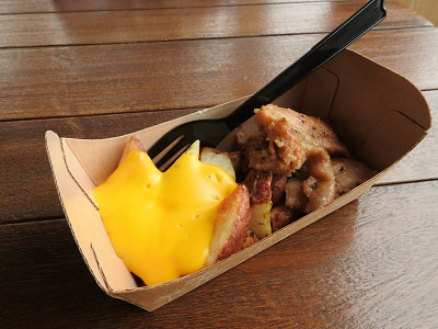 ブラックペッパーチキン&ベイクドポテトのチーズソース