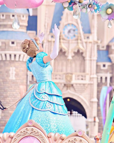 ドレスはなぜ青い？ディズニープリンセスシンデレラの秘密や体重