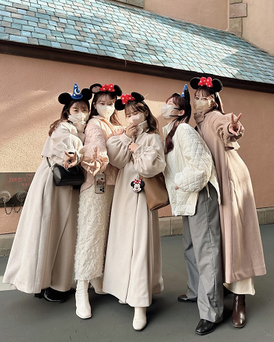 2023冬】大人ディズニーコーデ20選！コート・セーター・ニット・ファー 