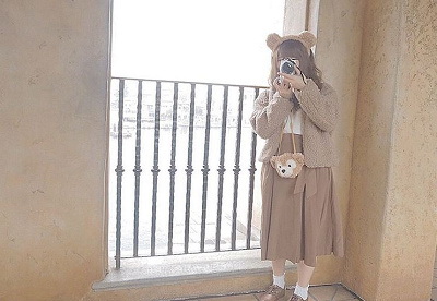 全身を茶色で統一したコーディネート