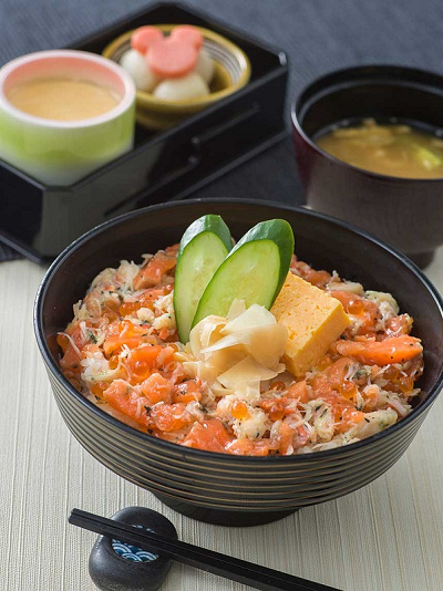 蟹とサーモンとイクラのちらし丼