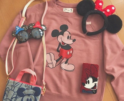 かわいらしいピンク色のパーカー