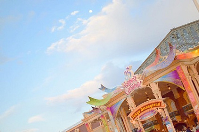 35周年イベント中のディズニーランドはお祝いムードで自然と気持ちも上がります!