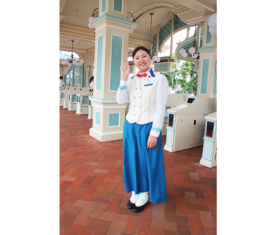 「エントランス」キャストのコスチューム