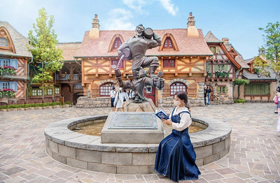 ディズニー新エリアのフォトスポット】美女と野獣エリアなど15