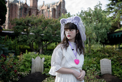 カチューシャ 1,800円/ライティングペンダント 1,500円