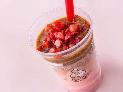 アイスストロベリーカフェラテ