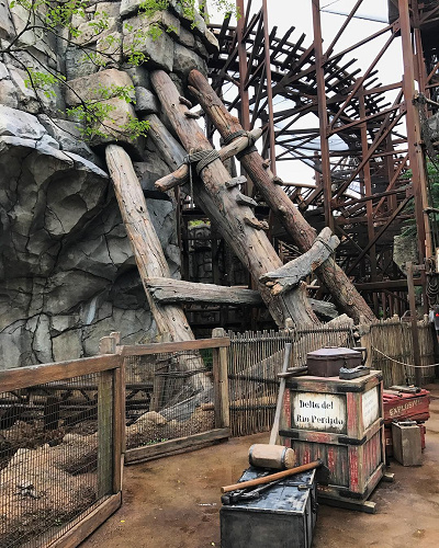 遺跡発掘の道具でしょうか?