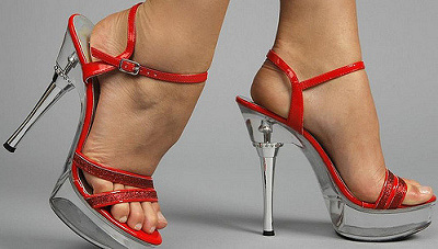 女性は疲れる原因となる高いヒールは避けるのがベスト