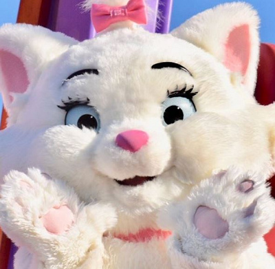 Disney ランド　マリーちゃん　マスコット 公式】ぬいぐるみ｜おすすめグッズ | 東京ディズニーリゾート