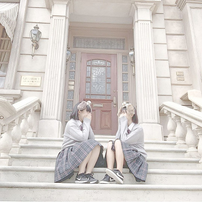 おそろいの制服がよく映えます。撮影場所もGood!