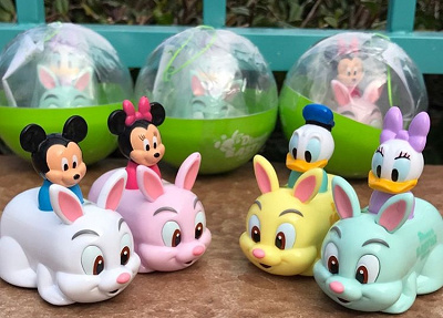 パステルカラーのウサギに乗ったミッキーたち♡