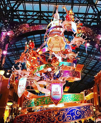 「セレブレーションストリート」のミッキーオブジェ