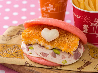 ミニーべスティーズバッシュメニュー：ソーセージとマッケンチーズグラタンのサンド