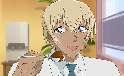 カレーを食べる安室さん(公式サイト)