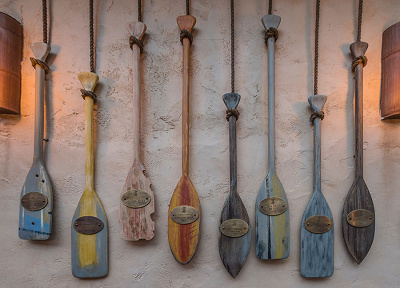 S.E.A.メンバーの名前が書かれたオール