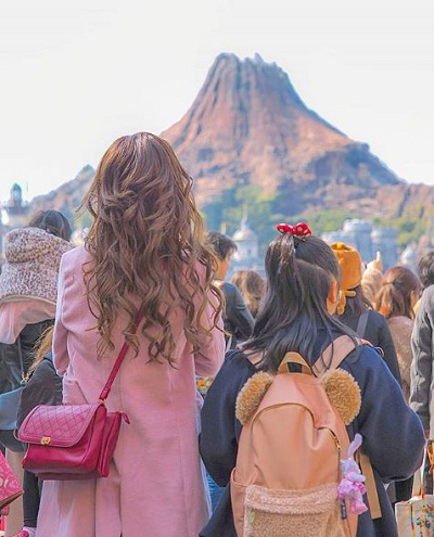 ピンクコーデ×ダッフィーバッグ