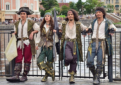 家族や大人数で！ディズニーハロウィーンの仮装はこれだ！グループで