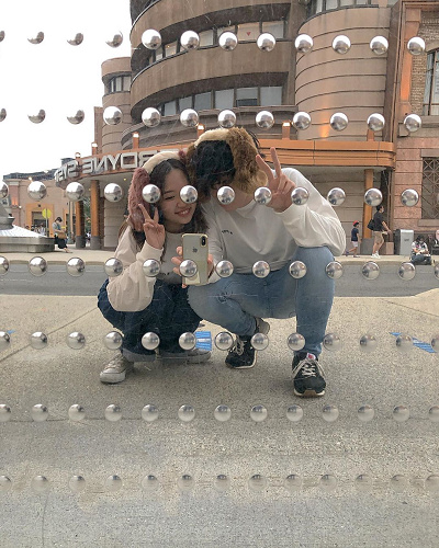 シンプルでテーマパークコーデ向き。大きな耳のカチューシャが映えて良いカンジです!