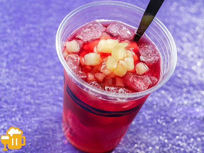 スパークリングカクテル(赤ワイン、アマレット、ピーチ、アップル)