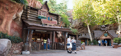 スプラッシュマウンテンのフードショップ「ラケッティのラクーンサルーン」