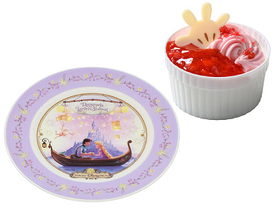 ストロベリーミルクムースケーキ、スーベニアプレート付き